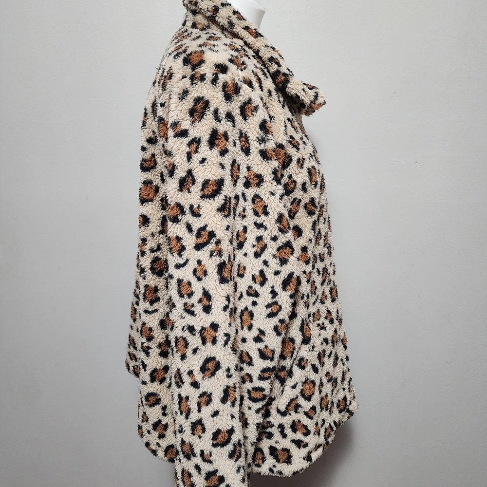 Torrid leopard print sherpa jacket size 2X - Picture 4 of 10
